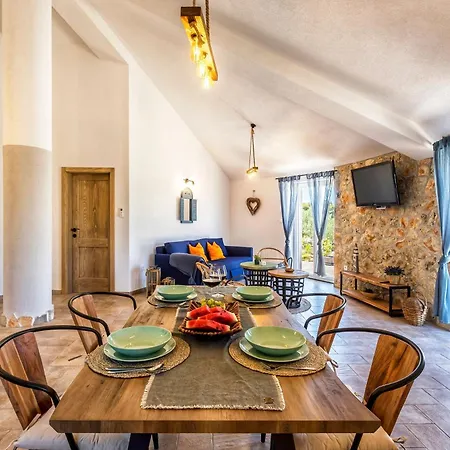 Island Getaway Heritage House * Mirce