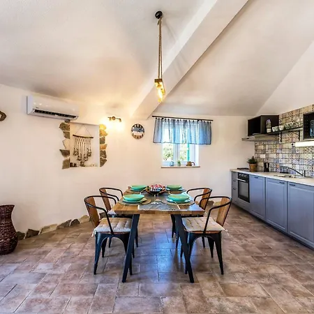 Island Getaway Heritage House