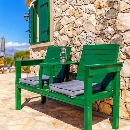 Island Getaway Heritage House Mirce