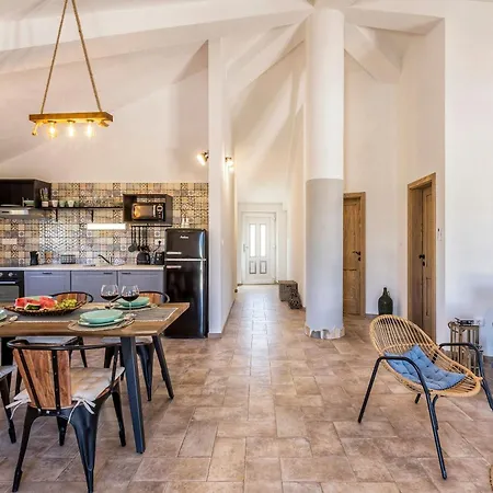 Island Getaway Heritage House *